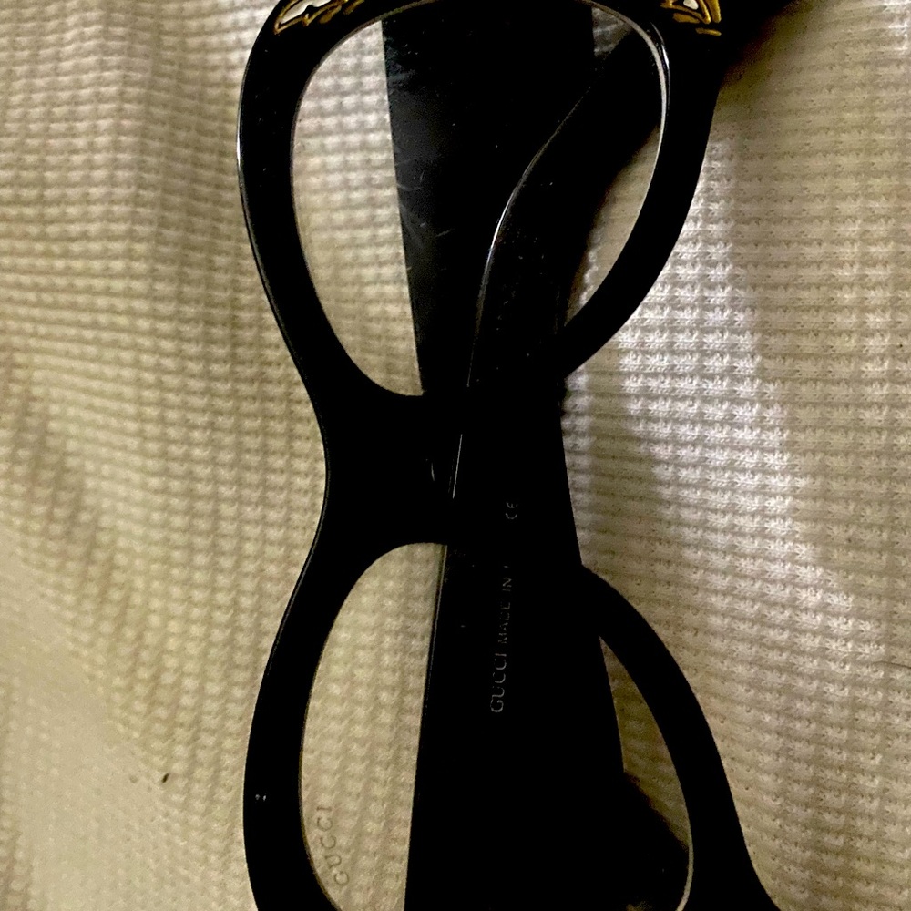 Both shade are available 1 box if you want yes they can be sold good condition